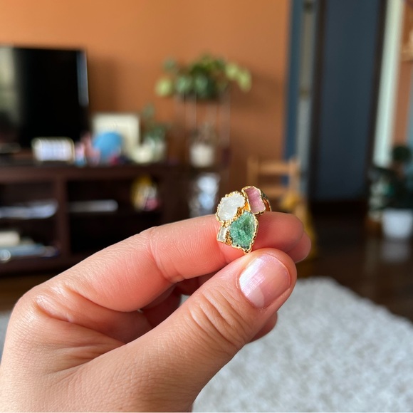 Gold custom raw gemstone ring - Picture 5 of 7